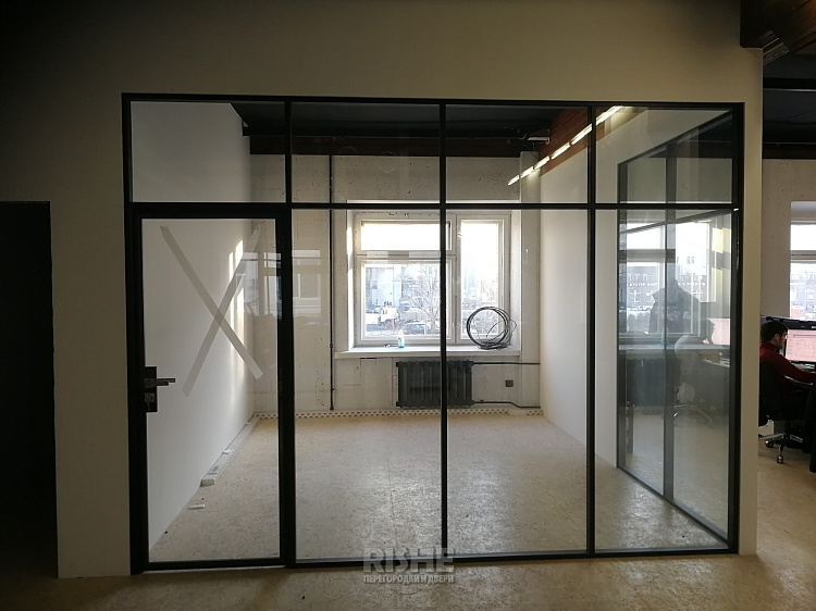 Стеклянные двойные офисные перегородки и двери в черном профиле Slim (4).jpg